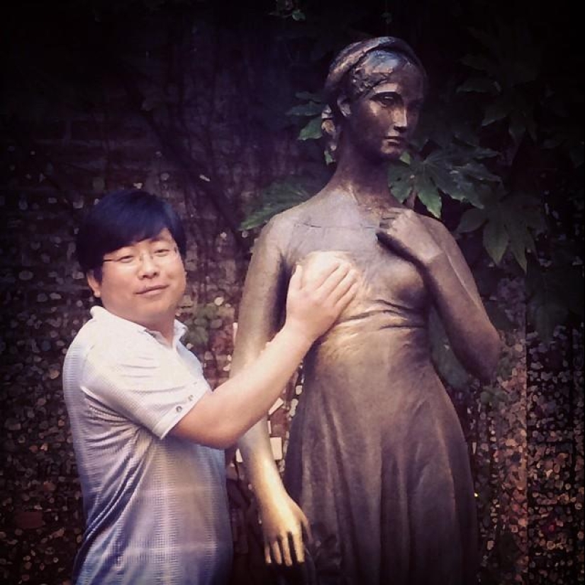 All tourists do it All tourists do it