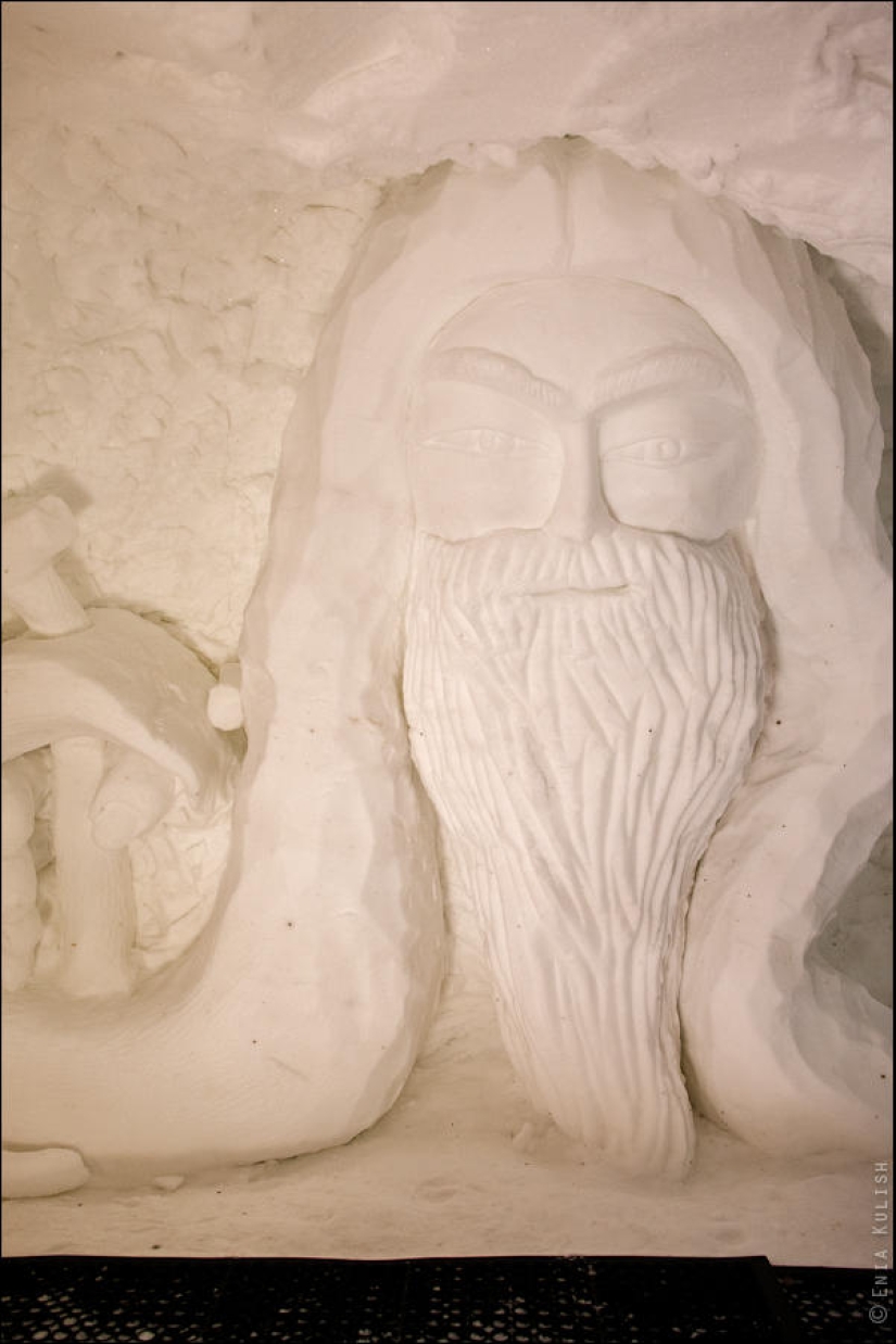 Alps "except for skis": Caves of the snow grotto