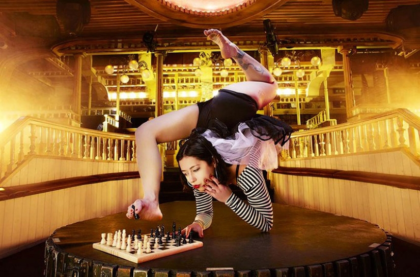 Amazingly flexible and sexy snake girl Leilani Franco