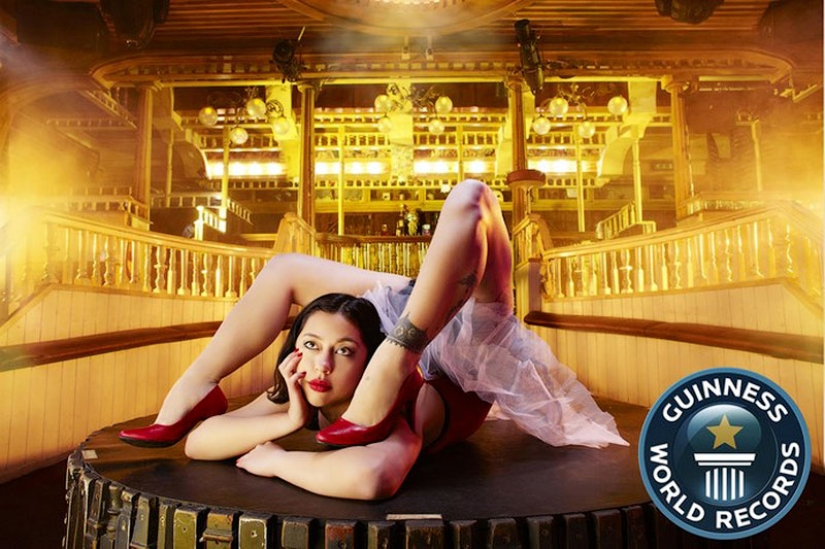 Amazingly flexible and sexy snake girl Leilani Franco