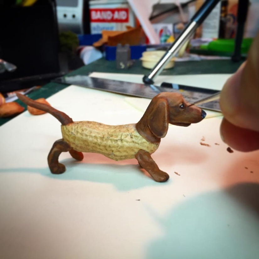 American creates ingenious figurines from peanuts
