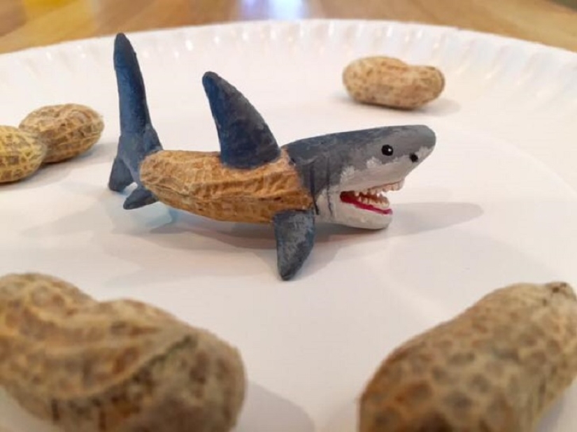 American creates ingenious figurines from peanuts