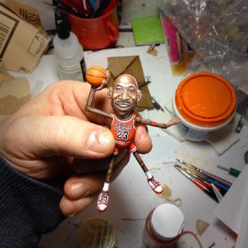 American creates ingenious figurines from peanuts