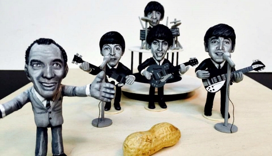 American creates ingenious figurines from peanuts