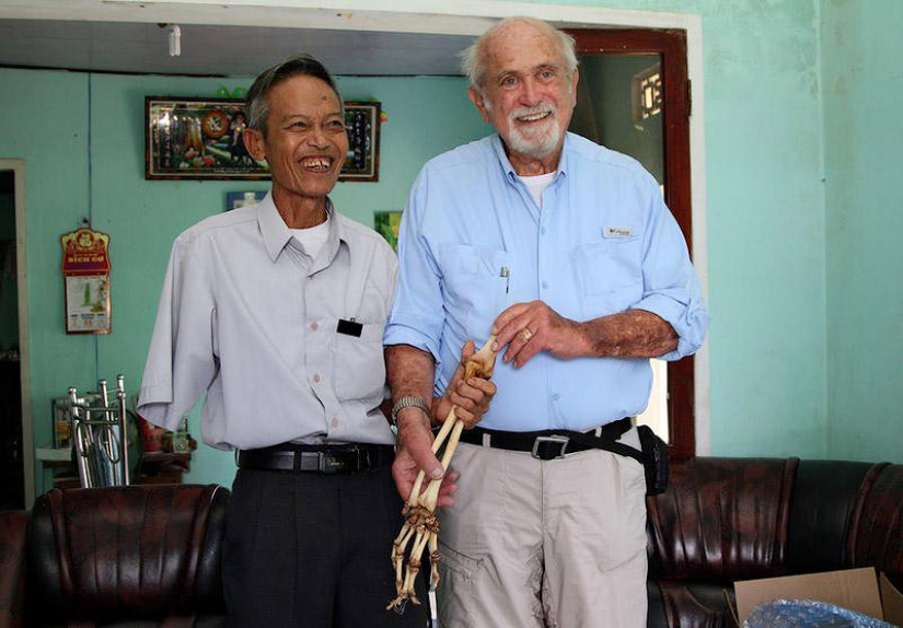 American doctor returns Vietnamese man's arm that was amputated half a century ago American doctor returns Vietnamese man's arm that was amputated half a century ago
