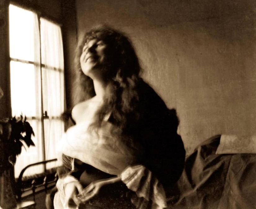 Amor corrupto durante la guerra: raras fotos de soldados británicos encontrados en burdeles franceses durante la Primera Guerra Mundial