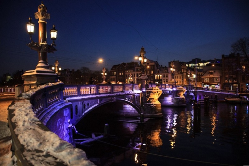 Amsterdam in numbers and photos Amsterdam in numbers and photos