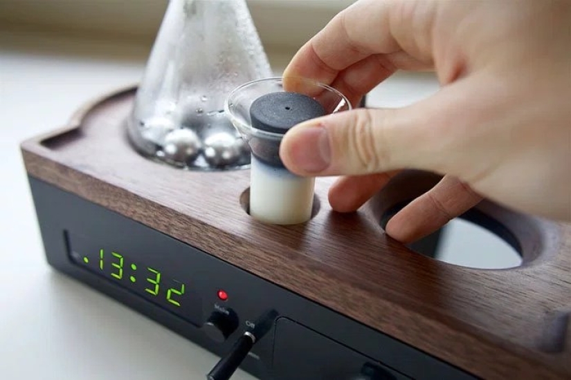 An alarm clock that wakes up with freshly brewed coffee is the dream of millions