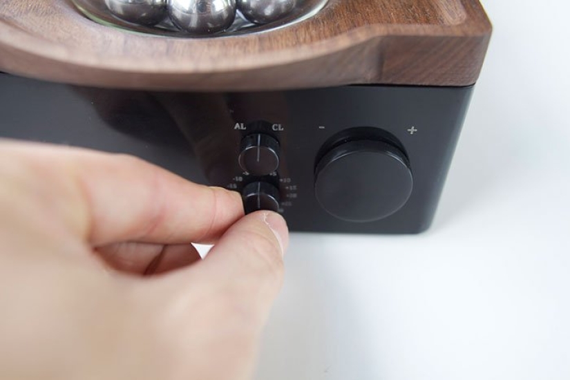 An alarm clock that wakes up with freshly brewed coffee is the dream of millions