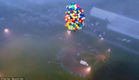 An American tried to fly across the Atlantic Ocean in 375 balloons An American tried to fly across the Atlantic Ocean in 375 balloons