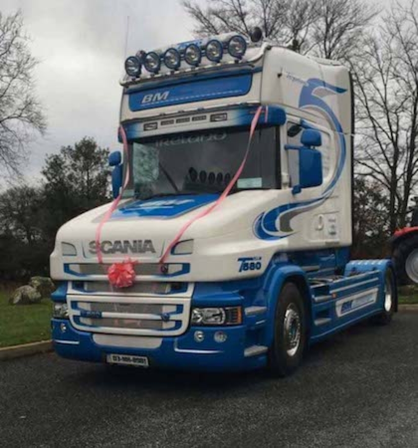 An Irish woman fulfilled a childhood dream by arriving at a wedding on a red tractor