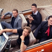 An ordinary guy "takes pictures" of himself with celebrities and amuses the entire Internet: