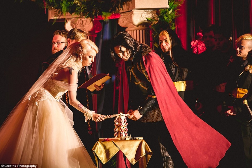 And death will not separate: a couple obsessed with vampires arranged a wedding for 120 thousand dollars And death will not separate: a couple obsessed with vampires arranged a wedding for 120 thousand dollars