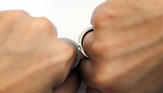 Anillos de boda que se convierten en uno