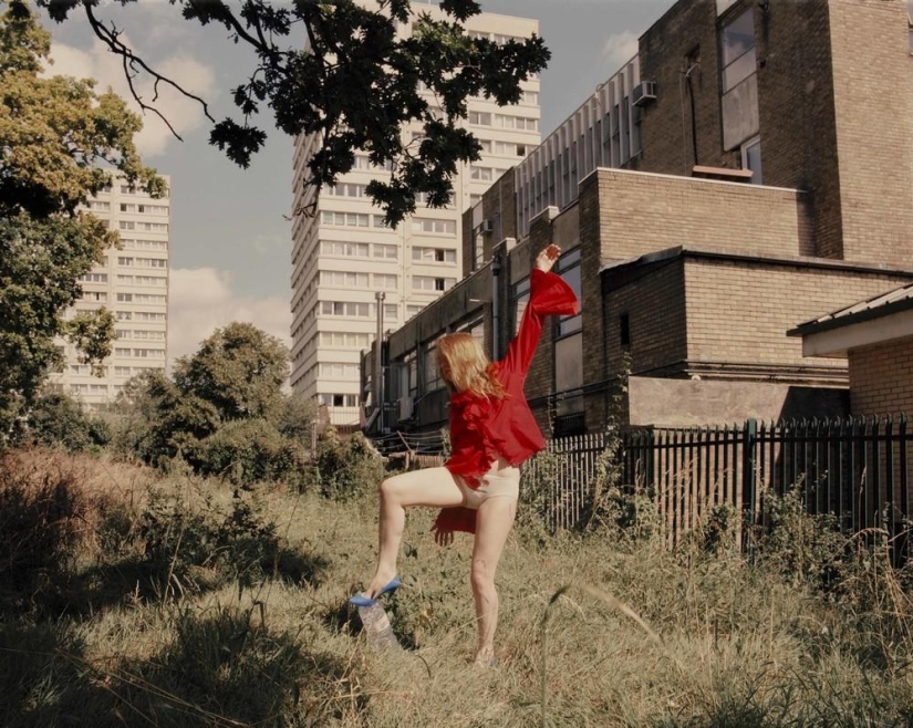 Anti-fashion: fashion photo shoot on the contrary Anti-fashion: fashion photo shoot on the contrary