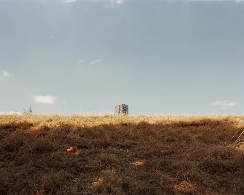 Anti-fashion: fashion photo shoot on the contrary Anti-fashion: fashion photo shoot on the contrary