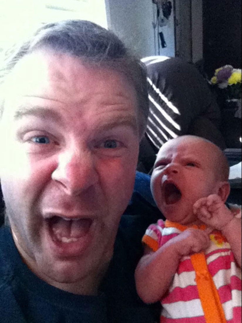 Apple from an apple tree: a young father is photographed with a newborn daughter Apple from an apple tree: a young father is photographed with a newborn daughter