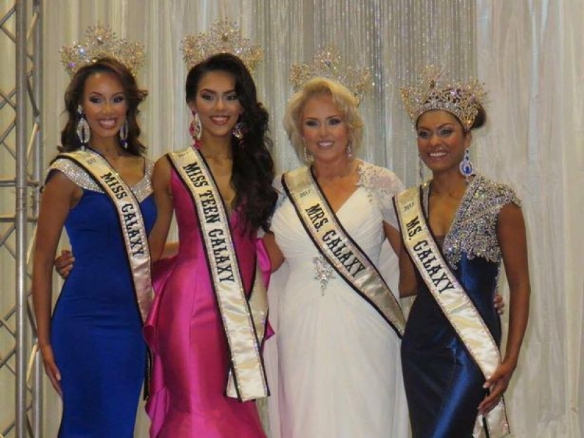 Apple from the apple tree: gorgeous mom and daughter just blew up a beauty contest