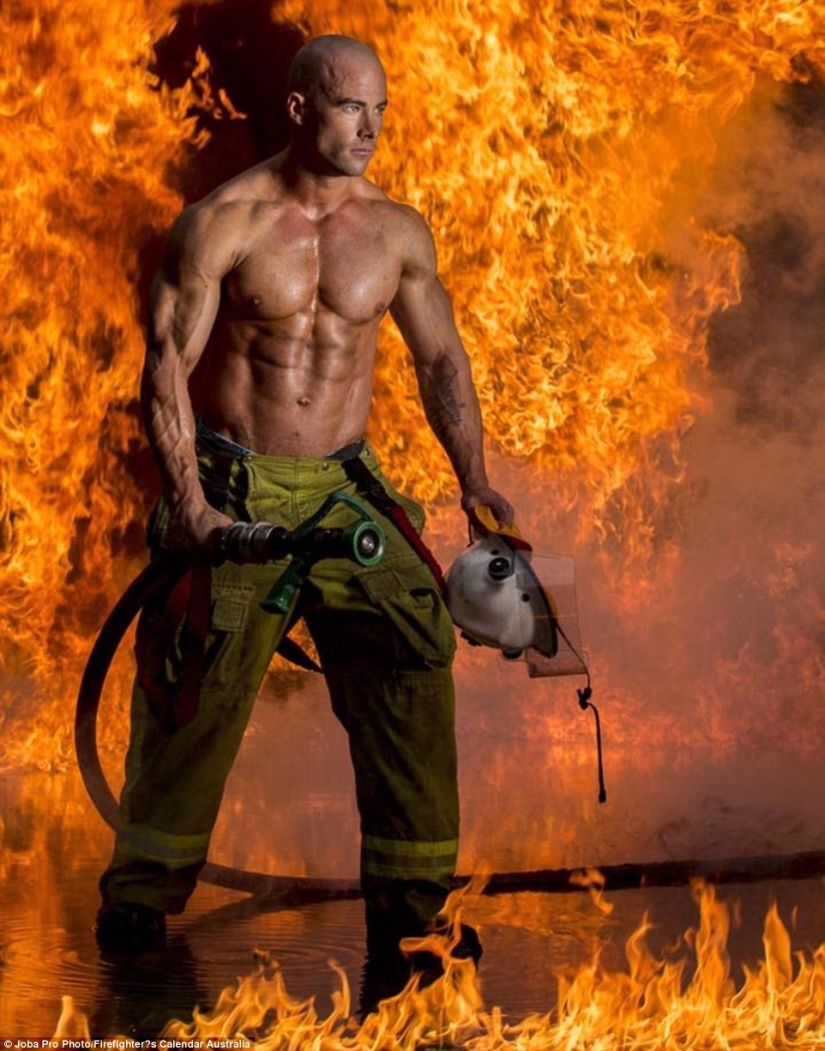 Ardiente backstage: fotos del rodaje del calendario benéfico con bomberos desnudos