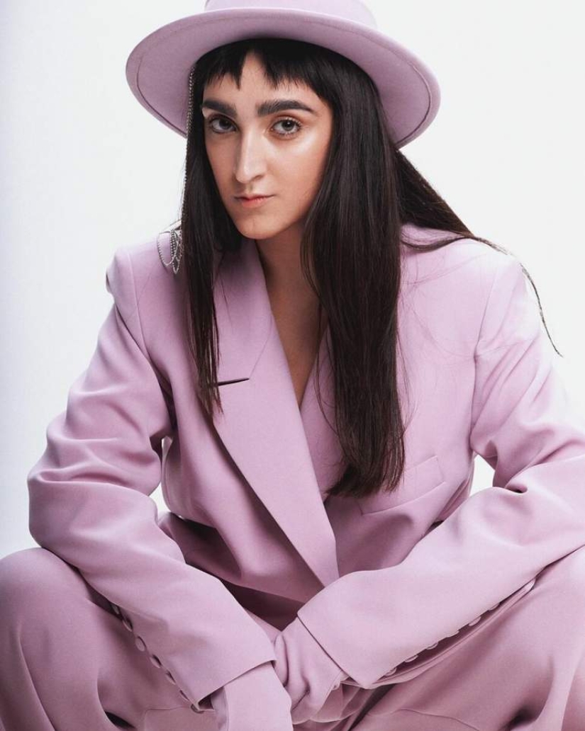 Armine Harutyunyan: why people love and hate a popular model from Armenia