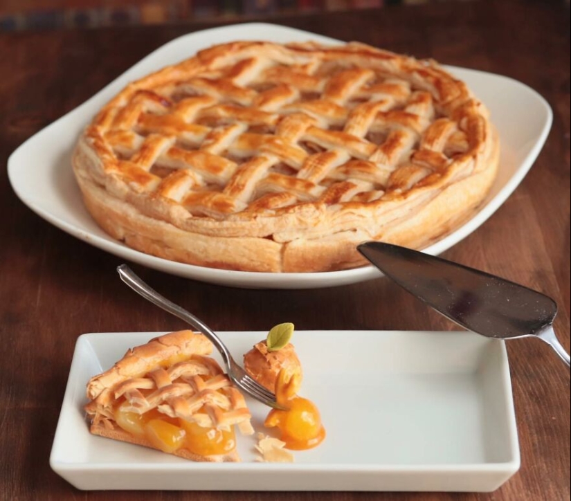 Artista crea una ilusión con sus réplicas de alimentos realistas