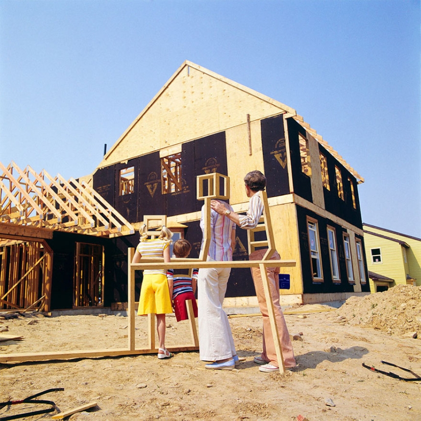 Artista polaco se burló de viejas fotos americanas... y los mejoró