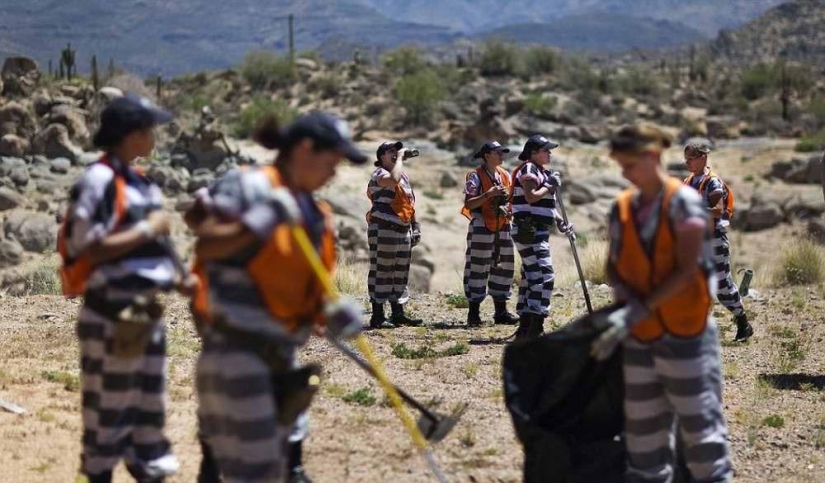 Atadas en una cadena: prisionera la vida cotidiana de las prisioneras en una de las prisiones de EE.UU.