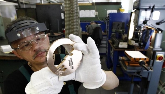 Atesorados 535 gramos: cómo se fabrican las medallas olímpicas