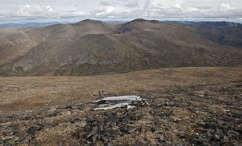 Avión se estrella con final feliz