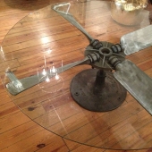 Bajo el ala de un avión: muebles fantásticos hechos de piezas antiguas de aviones