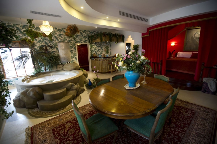 Banksy abrió un hotel con la "peor vista del mundo": el muro entre Israel y Palestina Banksy abrió un hotel con la "peor vista del mundo": el muro entre Israel y Palestina