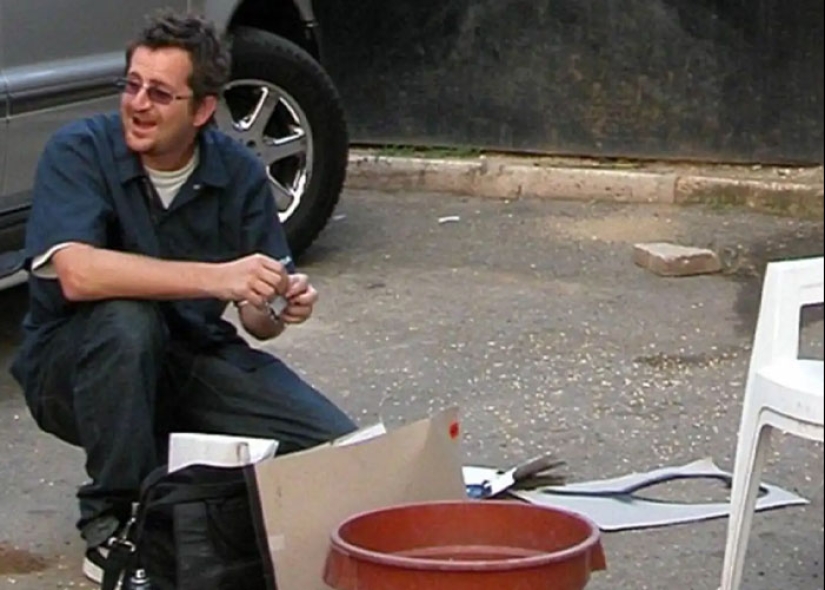 Banksy Fans Stunned As Artist “Confirms” Name In Resurfaced Interview