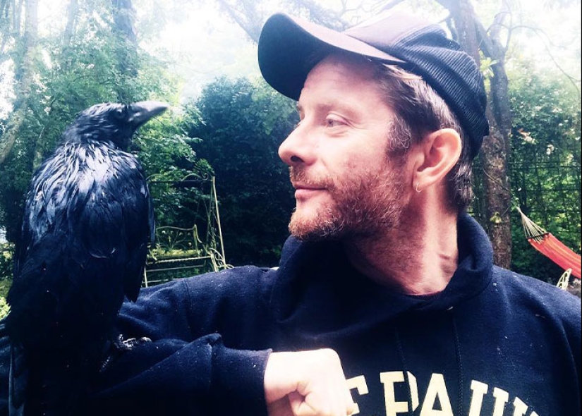 Banksy Fans Stunned As Artist “Confirms” Name In Resurfaced Interview