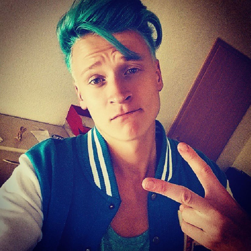 Barba azul: las sirenas macho se tiñen la barba de diferentes colores Barba azul: las sirenas macho se tiñen la barba de diferentes colores