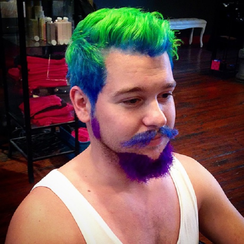 Barba azul: las sirenas macho se tiñen la barba de diferentes colores Barba azul: las sirenas macho se tiñen la barba de diferentes colores