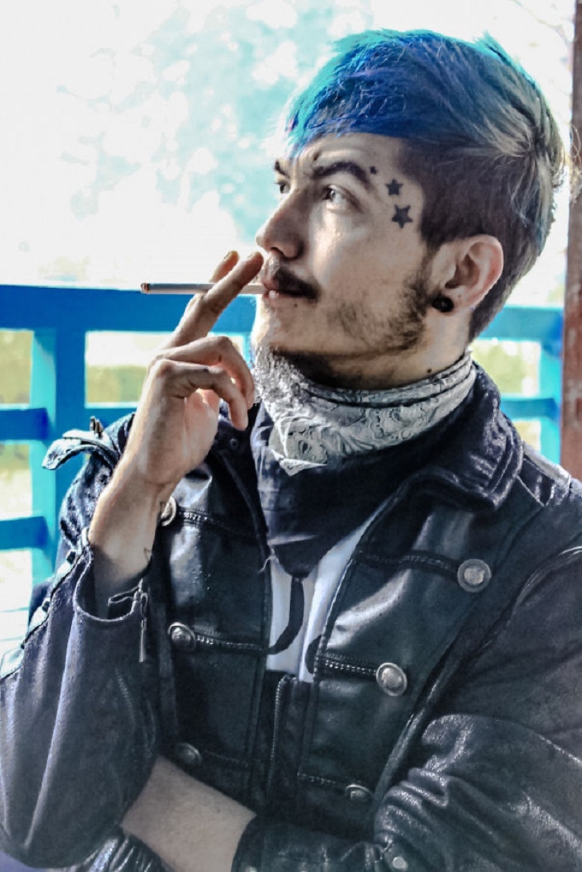 Barba azul: las sirenas macho se tiñen la barba de diferentes colores Barba azul: las sirenas macho se tiñen la barba de diferentes colores