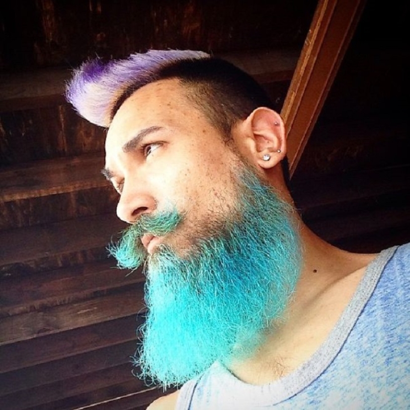 Barba azul: las sirenas macho se tiñen la barba de diferentes colores Barba azul: las sirenas macho se tiñen la barba de diferentes colores