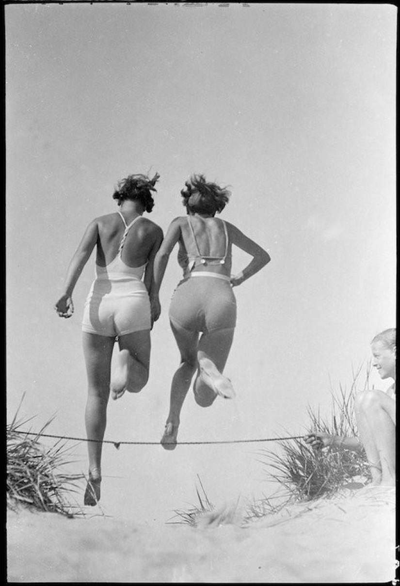 Beach fashion of the 20-30s of the XX century Beach fashion of the 20-30s of the XX century