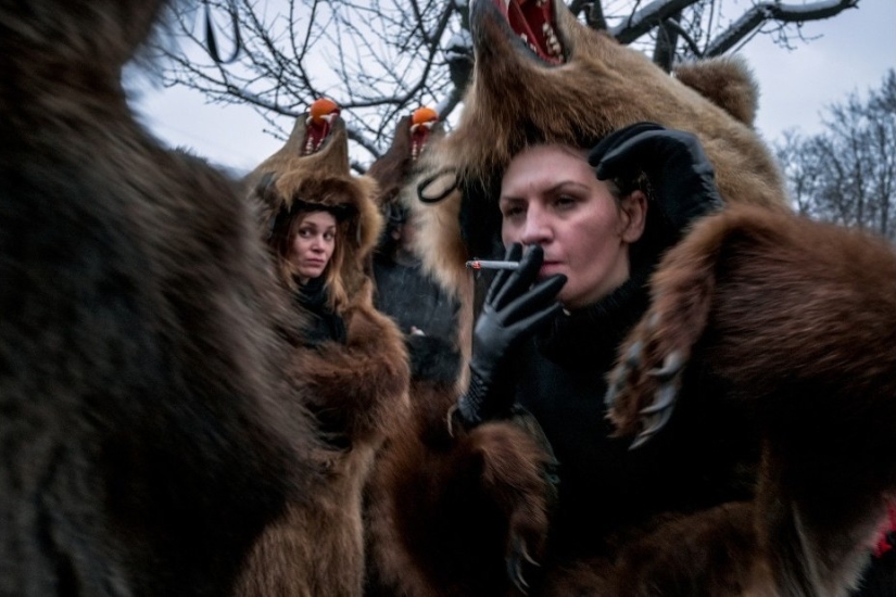 Bear dances in Romania to ward off evil spirits Bear dances in Romania to ward off evil spirits