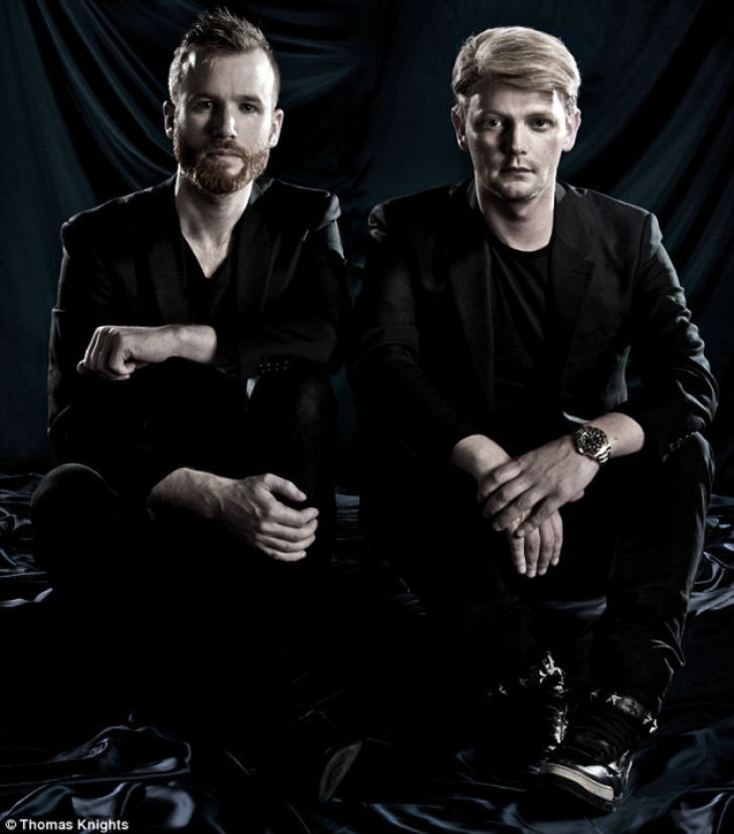 Beautiful, famous, redheads and naked posing for a unique photo shoot Beautiful, famous, redheads and naked posing for a unique photo shoot