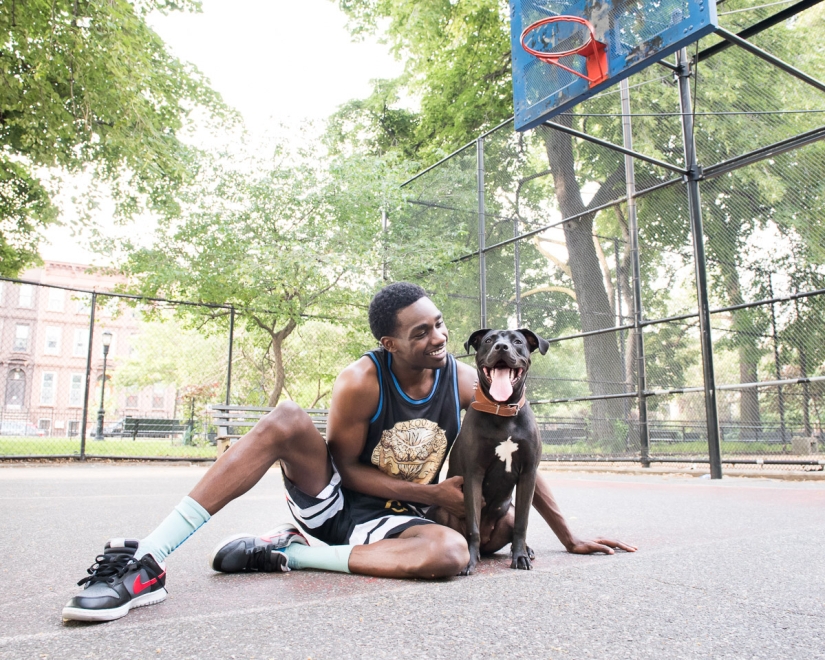 Beautiful men and the animals they saved. The sweetness is extraordinary! Beautiful men and the animals they saved. The sweetness is extraordinary!