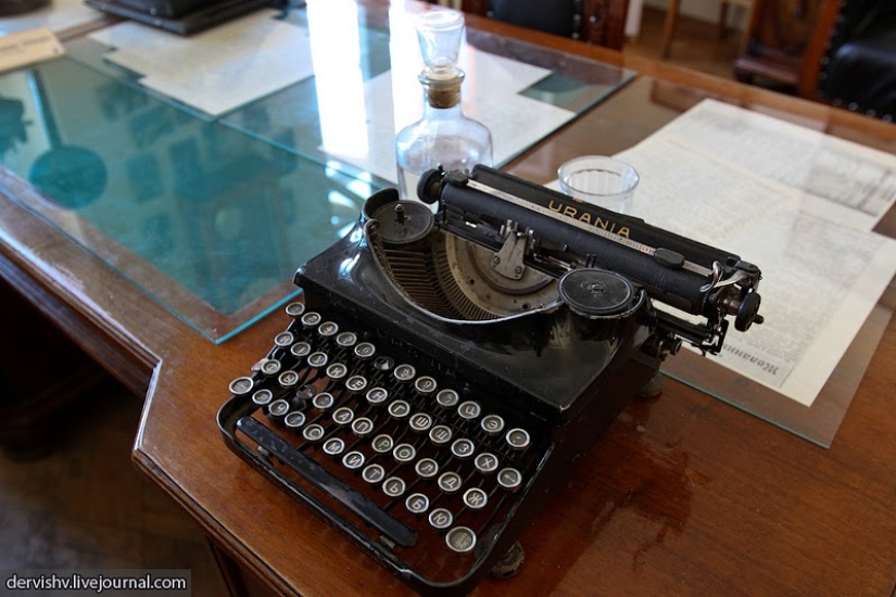 Behemoth, Annushka and other inhabitants of the "bad apartment"