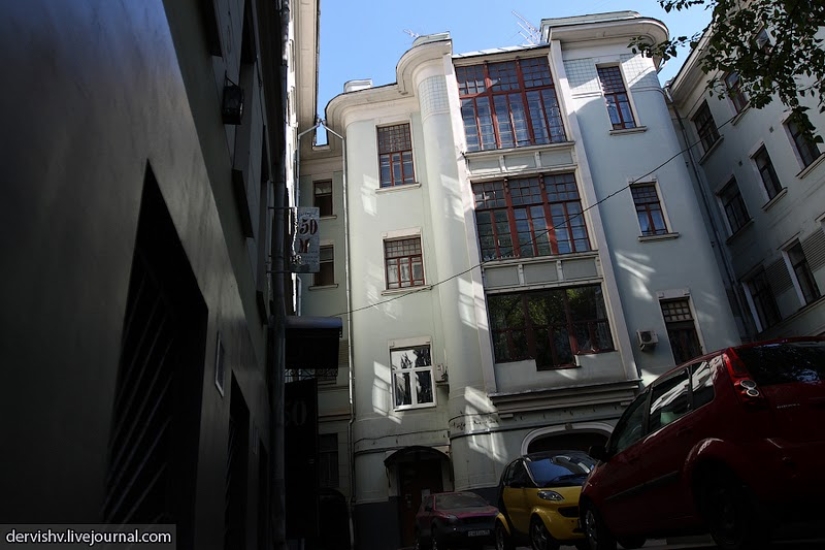 Behemoth, Annushka y otros habitantes del "apartamento malo"