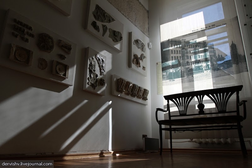 Behemoth, Annushka y otros habitantes del "apartamento malo"