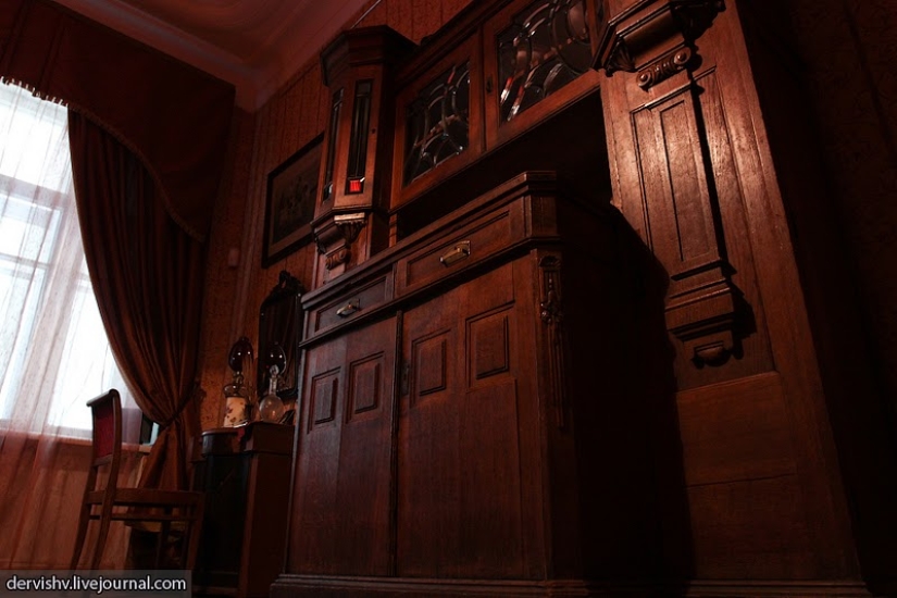 Behemoth, Annushka y otros habitantes del "apartamento malo"