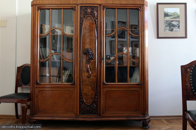 Behemoth, Annushka y otros habitantes del "apartamento malo"