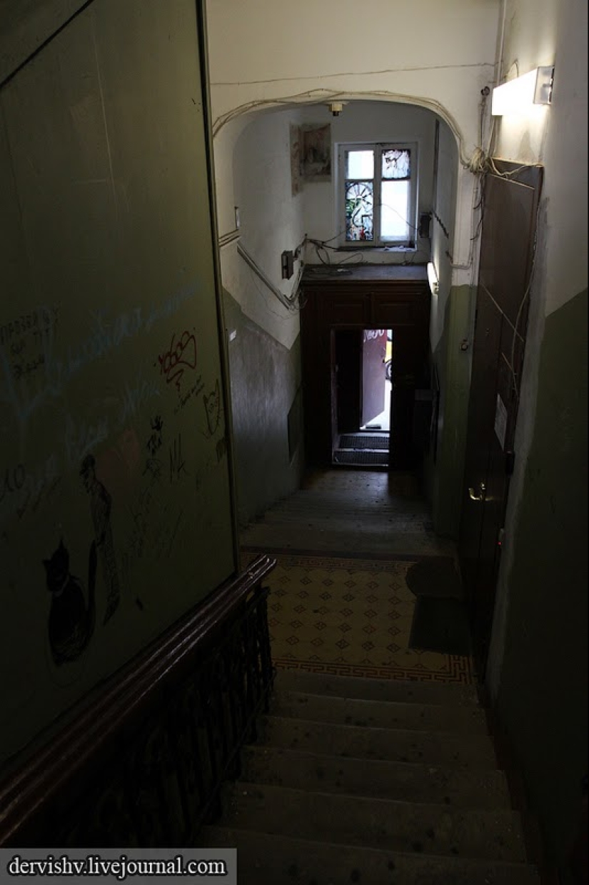 Behemoth, Annushka y otros habitantes del "apartamento malo"