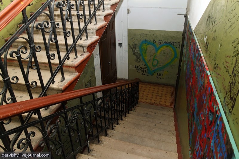 Behemoth, Annushka y otros habitantes del "apartamento malo"