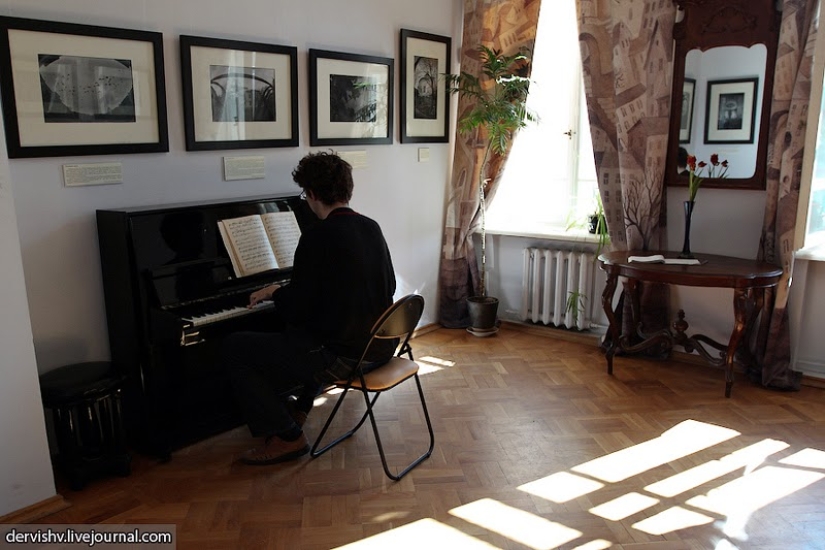 Behemoth, Annushka y otros habitantes del "apartamento malo"