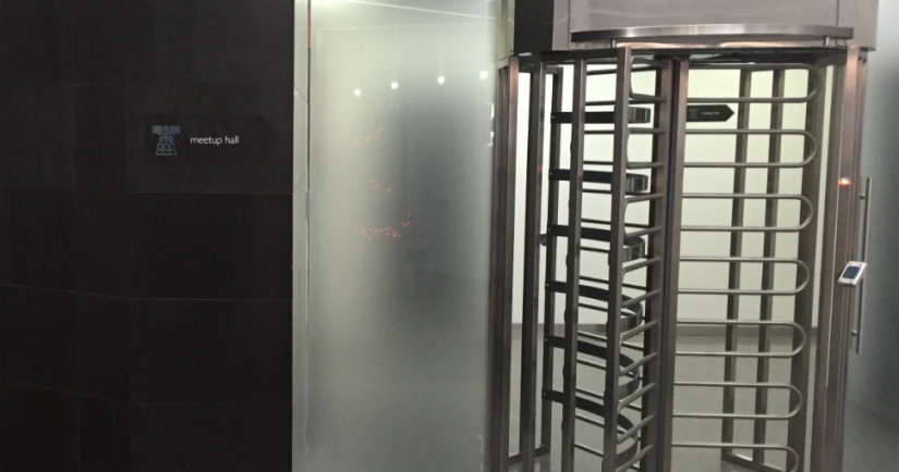 Behind seven locks: How a hosting and cloud services provider works